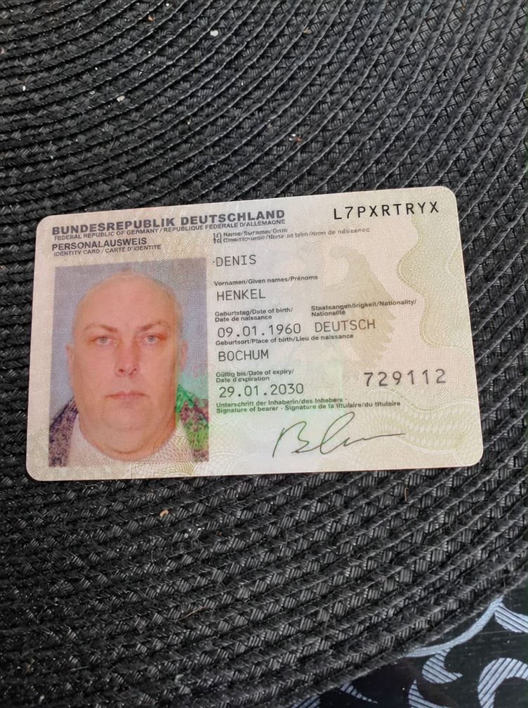 German ID Card Name Edit | ImageGPT