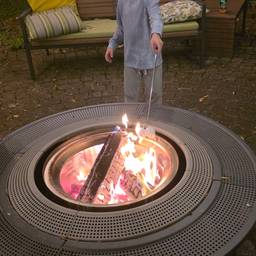 Avant - Composition familiale autour du feu de camp