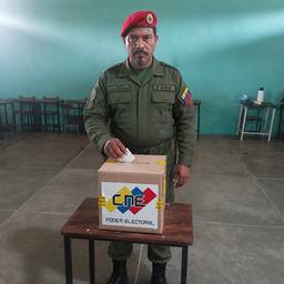 Después - Edición de Foto con Uniforme Militar