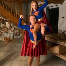 Après - Supergirl Mère et Fille