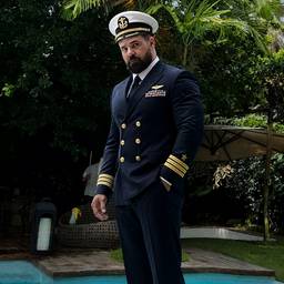 Nachher - Marinekapitän-Uniform bearbeiten