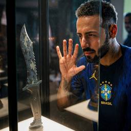 After - Trophy Replaced with Knife