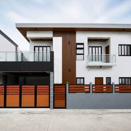 Straighten House Photo