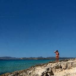 Después - Edición de cielo de playa sin nubes