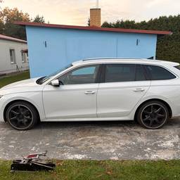 Before - Slammed Wagon Stance