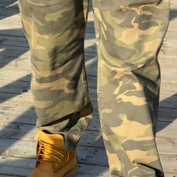 Avant - Étendre une photo pour montrer des bottes