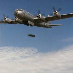 Después - Caída Atómica de Bombardero Vintage