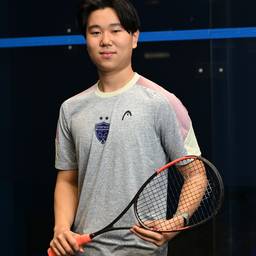 Avant - Échange d'Arrière-Plan pour Joueur de Squash
