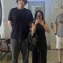 Avant - Couple en tenue traditionnelle arabe