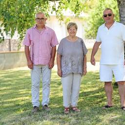 Move Person in Group Photo