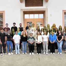 Group Photo Spacing Edit