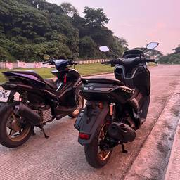 Avant - Remplacement de Fond Moto au Coucher de Soleil