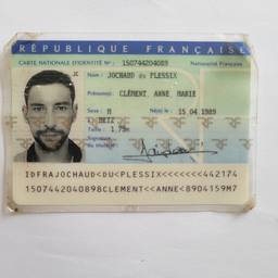 Antes - Edição de nome na carteira de identidade francesa