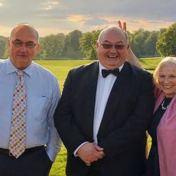 Seamless Group Photo Merge