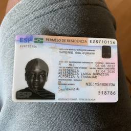 Antes - Edição do ano no cartão de residência espanhol