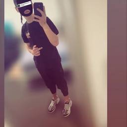 Antes - Edición de selfie con pistola en la mano