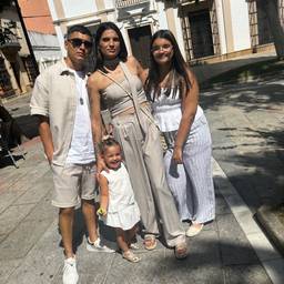 Family Photo Merge AI