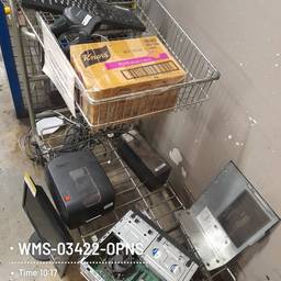 Antes - Foto limpa de anúncio de eletrônicos