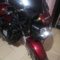 Avant - Édition de carénage de moto rouge