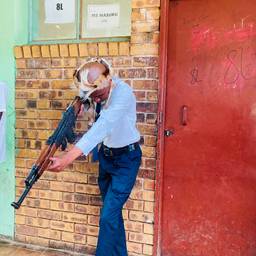 Después - De paraguas a AK-47