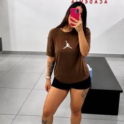 Slimmer Waist Selfie Edit