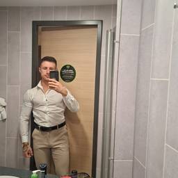 Before - Decluttered Bathroom Mirror Selfie