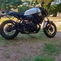 Avant - Recoloration de Moto en Noir