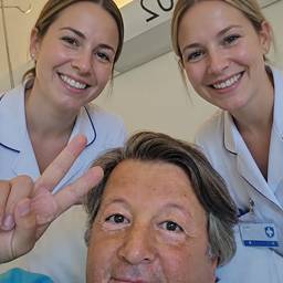 Après - Photo d'hôpital avec des infirmières