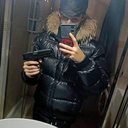 Depois - Selfie no Espelho Com Pistola