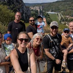 Nachher - Gruppenfoto neu anordnen