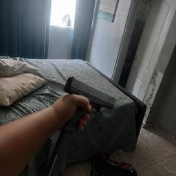 Glock 18 in Hand