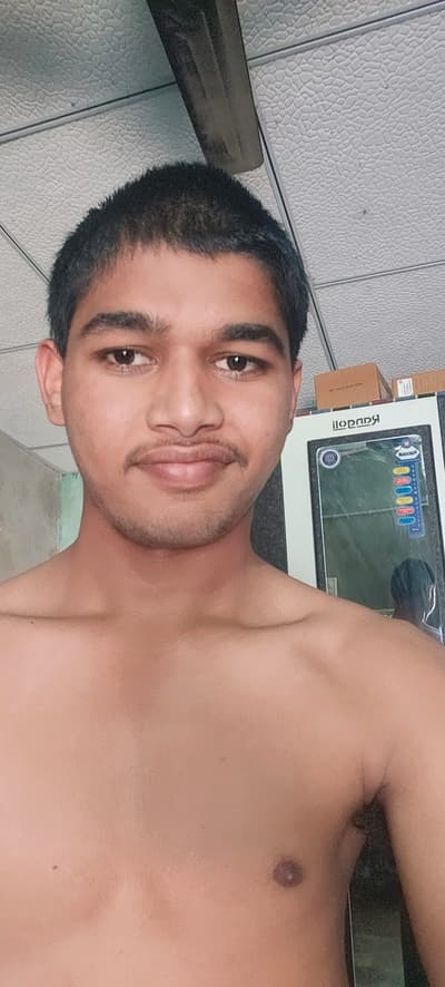 Vorher - Elegantes schwarzes Modeporträt