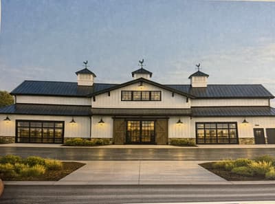 Vorher - Scheune mit schwarzer Verkleidung Edit