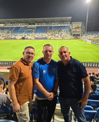 Avant - Photo de groupe de football du Kosovo