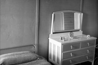 Avant - Photo d'intérieur de chambre fusionnée