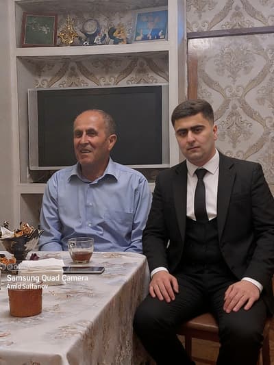 Nachher - Männer sitzen zusammen