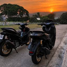 Après - Retouche Photo de Scooter au Coucher de Soleil