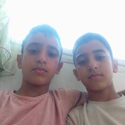Twin Look Selfie