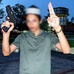 Add Gun to Photo