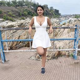 Après - Échange de tenue robe blanche