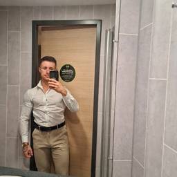 After - Decluttered Bathroom Mirror Selfie