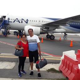 Avant - Couple à l'aéroport Full HD