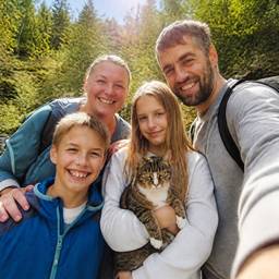 Nachher - Familienfoto mit Katze