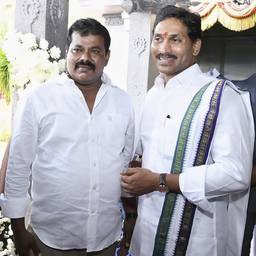 Antes - Foto de felicitación con ramo
