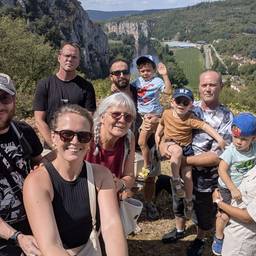 Vorher - Familien Gruppenfoto neu anordnen