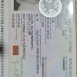 Antes - Escaneo nítido de pasaporte serbio