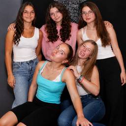 Después - Fusión de fotos de grupo de amigos